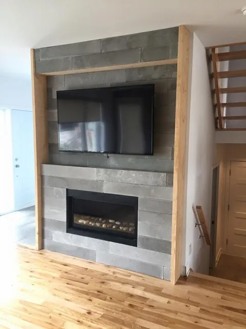 Des pierres autour du foyer