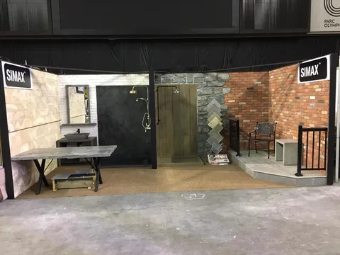 Un stand de présentation lors du salon de l'habitation