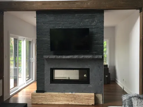 Pierre autour du foyer