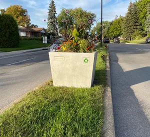 Pot de fleur conique