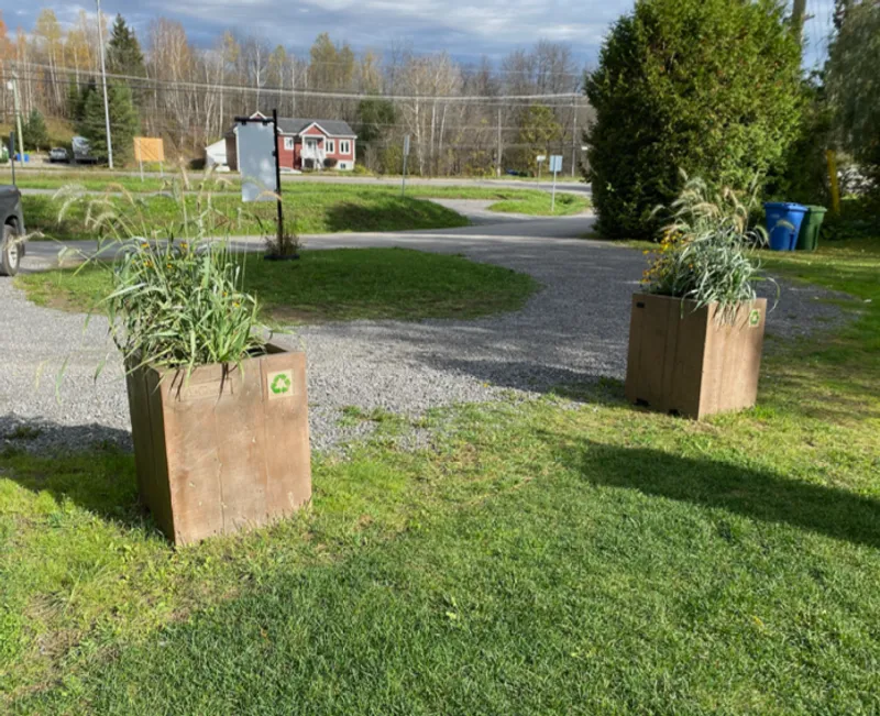 Pot de fleur faux-bois